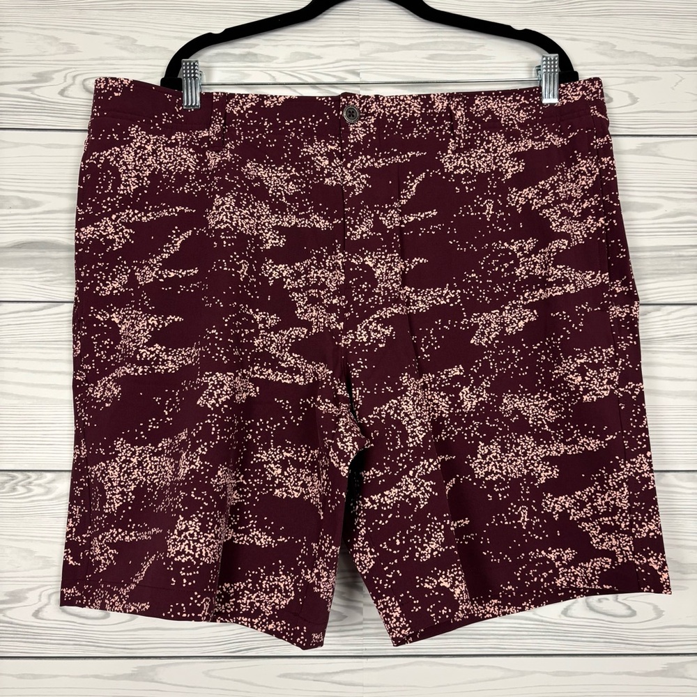 Under Armour Men’s Burgundy Printed Golf Shorts Size 40 NWT